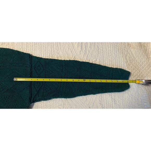 GAP Green cardigan
Gorgeous green color 
Size small - Picture 6 of 6